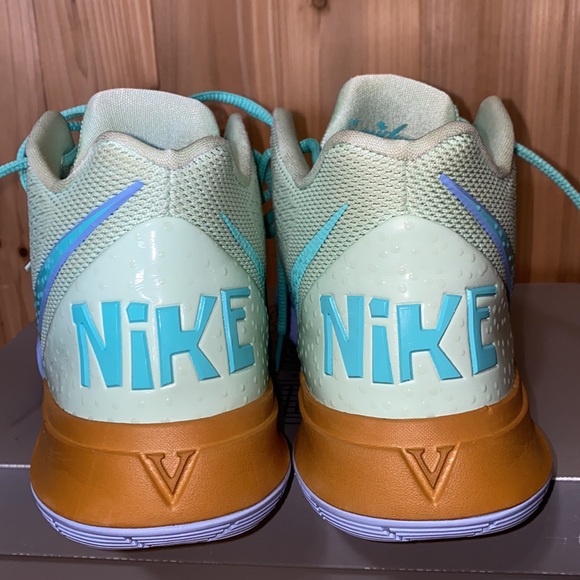 Kyrie 5 SBSP squidward - Picture 5 of 16